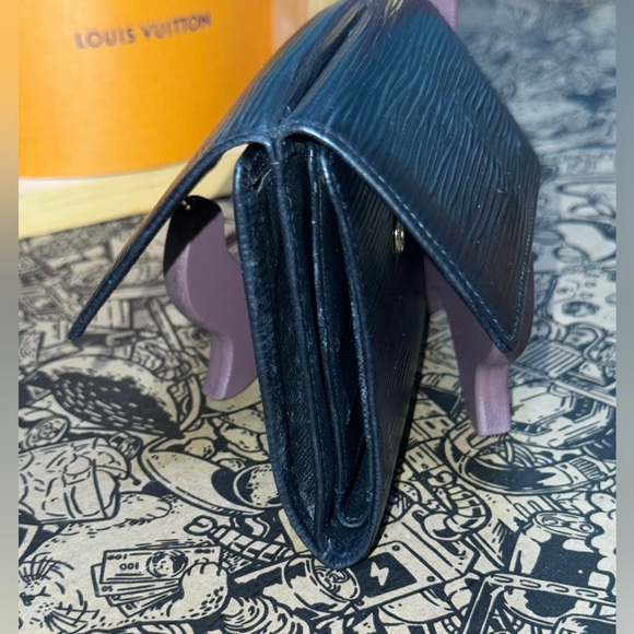 LOUIS VUITTON EPI WALLET - Picture 9 of 14